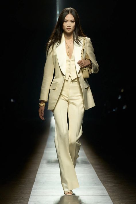 Fall Winter Fashion Trends, Tom Ford Suit, Runway Fashion Couture, Fashion Trends Winter, Milano Fashion Week, Professional Outfits, Fashion Show Collection, Fall 2024, Milan Fashion Week