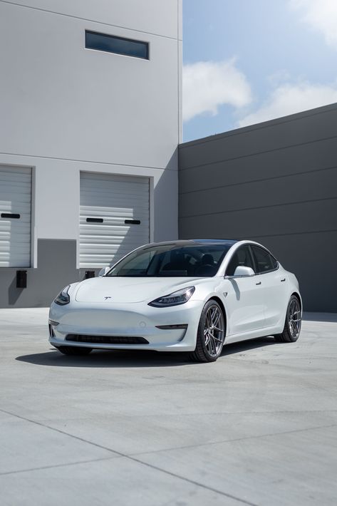 Mobil Tesla, Tesla Car Model 3, Tesla Model 3 White, Tesla Model Y White, Model S Tesla, Tesla Aesthetic, White Tesla, Tesla Car Models, Tesla Model S Plaid