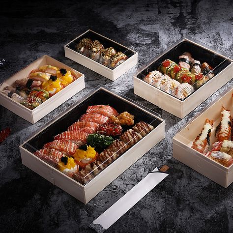 Sushi Take Out, Cheap Dinnerware Sets, Takeaway Packaging, Disposable Food Containers, Sushi Menu, Catering Ideas Food, Salad Wraps, Japanese Sushi, Food Tray