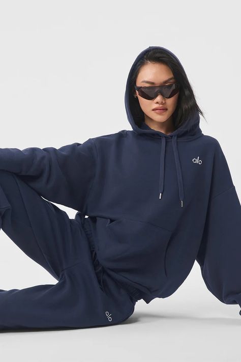 Accolade Hoodie - Navy | Alo Yoga Yoga Long Sleeve, Sweat Set, Sweatshirts Pattern, Loose Sweater, Yoga Tops, Alo Yoga, Hooded Pullover, Yoga Wear, Sweater Jacket