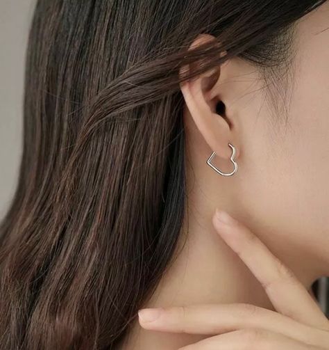 Cuff Piercing, Ear Cuff Piercing, Small Silver Hoop Earrings, Earrings Model, Vintage Earring, Hoop Earrings Style, Silver Heart Earrings, Heart Hoop Earrings, Dangle Hoop Earrings