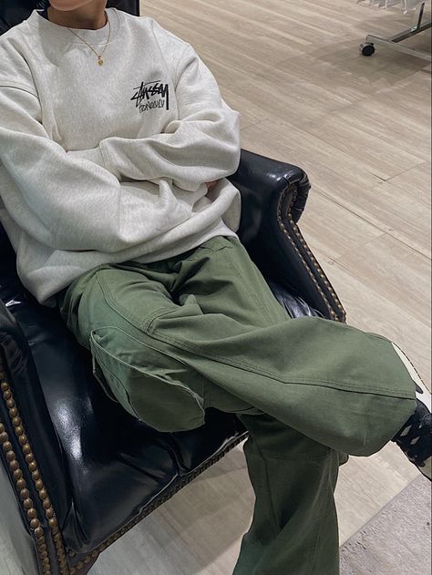 Stuzzy Outfits, Stussy Mens Outfit, Stussy Crewneck Outfit, Stüssy Aesthetic, Stussy Outfit Men, Streetwear Aesthetic Men, Stussy Fits, Stussy Outfits, Male Fashion Aesthetic