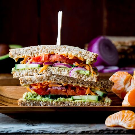 There's no chance of getting the afternoon munchies when you fuel up with this vegan veggie sandwich filled with fiber and healthy fats, plus fruit on the side. It'll keep you energized until dinner. Feel free to swap in your other favorite sandwich vegetables, sprouts or greens. Veggie Sandwich Recipes, Hummus Sandwich, Chickpea Salad Sandwich, Heart Healthy Diet, Vegetarian Sandwich, Veggie Sandwich, Healthy Sandwiches, Vegetarian Lunch, Sandwich Recipe