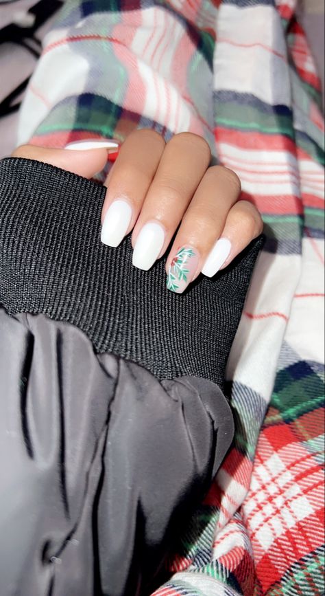 White Nails With Mistletoe, Nails With Mistletoe, Christmas Nails Mistletoe, Mistletoe Nails, Mistletoe Christmas, December Nails, White French Tip, Xmas Nails, Cute Nail Designs