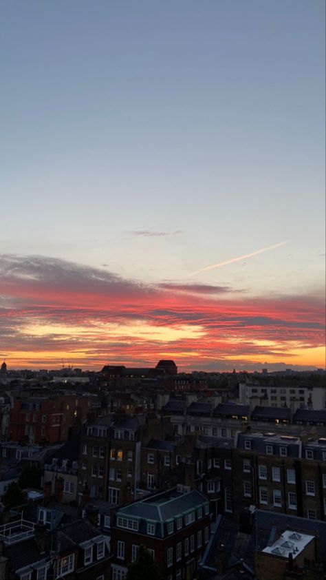 London Sunrise, Forever Winter, Thatgirl Aesthetic, Current Aesthetic, London Dreams, Sky Sunset, Marauders Era, London Life, Sunset Sunrise