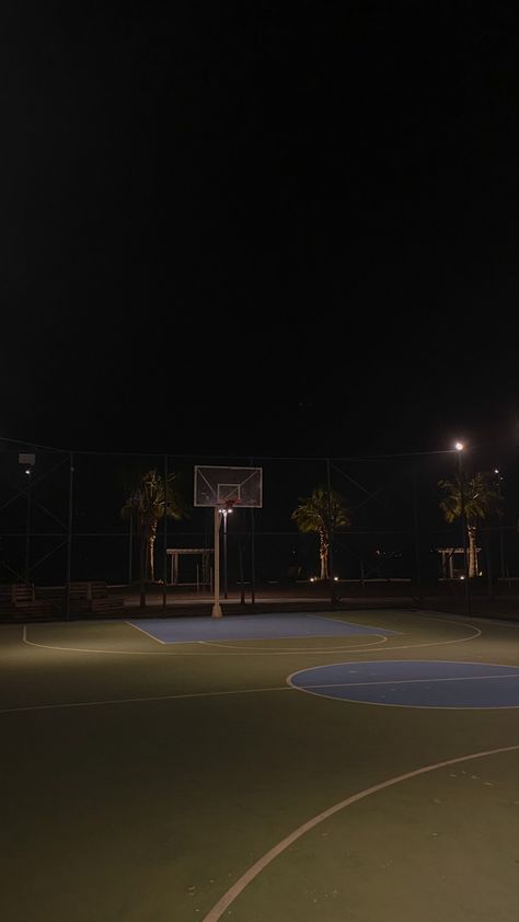 Basketball Night Aesthetic, Basketball Aesthetic Dark, Basketball Wallpaper Aesthetic, Basketball Court Aesthetic, Basketball At Night, Basketball Aesthetic Wallpaper, Basketball Court Pictures, Basketball Playground, Basket Aesthetic