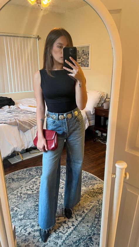 Medallion Belt Outfit, Chain Belts Outfit, Belt And Jeans Outfit, Statement Belt Outfit, Metal Belt Outfit, Silver Belt Outfit, Outfits With Belts, Belts Outfits, Western Belts Outfit