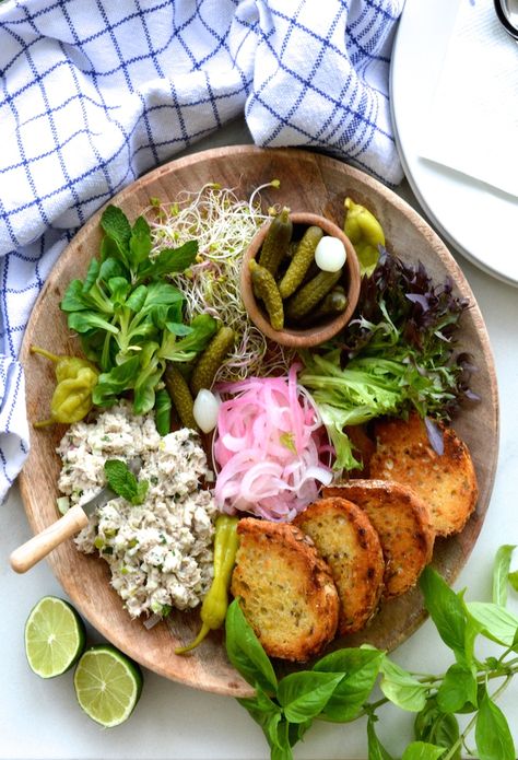 Smoked Fish Platter, Smoked Fish Pate, Smoked Mackerel Recipe, Pate Platter, Pate Board, Mackerel Pasta, Sliced Bell Pepper, Smoked Mackerel Pate, Mackerel Pate