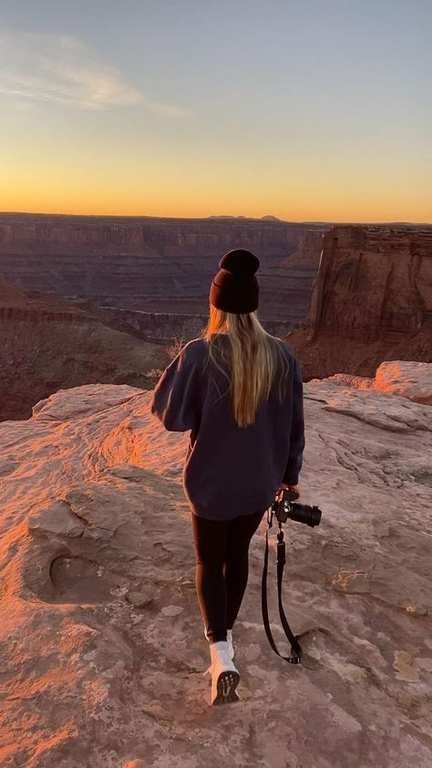 Hiking Photoshoot, Hiking Picture Ideas, Utah Road Trip, Hiking Photography, Utah Hikes, Hiking Pictures, Hiking Aesthetic, Utah Travel, Moab Utah