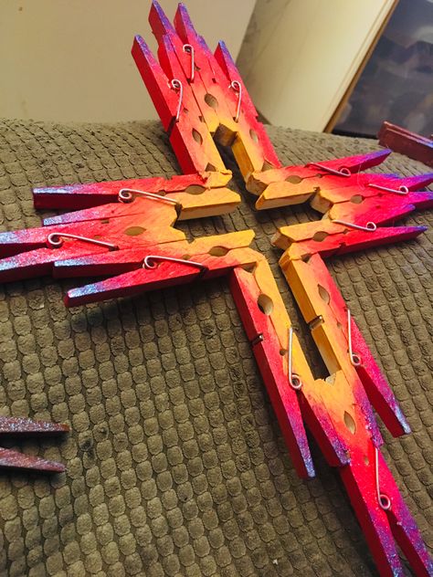 Clothespin Cross, Clothespin Crafts Christmas, Wooden Cross Crafts, Clothespin Diy Crafts, Clothespins Diy, Wooden Clothespin Crafts, Clothespin Art, Sunday School Crafts For Kids, Christian Crafts