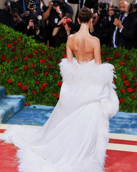 Hailey Bieber Met Gala 2022, Hailey Bieber Met Gala, Saint Laurent Gown, Makeup For White Dress, Wedding Guest Updo, Hailey Bieber Style, Hailey Baldwin Style, Backless Gown, Fashion Moments