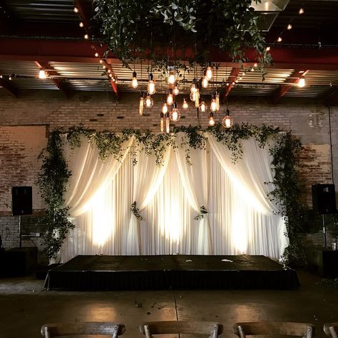 Hanging Fabric On Walls Backdrops, Draping Fabric On Walls, Wedding Fabric Backdrop, Wedding Wall Draping, Wedding Draping Ideas, Wedding Drapery Ideas, Diy Draping, Pipe And Drape Wedding, Diy Pipe And Drape