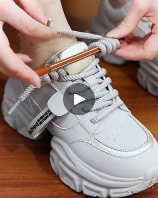 Lace Up Tennis Shoes How To, Shoelaces Ways To Tie Slip On, Creative Ways To Tie Shoelaces, Shoe Tie Ideas, Shoe Less Tie Style, Tie Shoes Laces Style, Lacing Shoes Unique, Shoe Strings Lacing Ideas, Boot Lacing Techniques