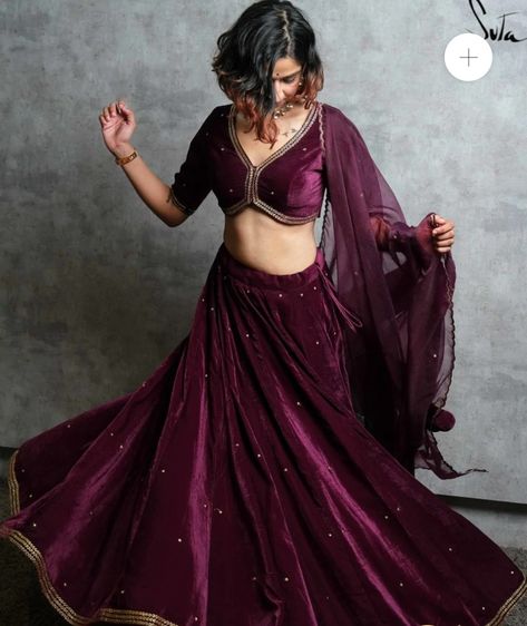 Velvet Blouse Design, Lengha Blouse Designs, Lengha Blouse, Lehenga Ideas, Purple Lehenga, Velvet Lehenga, Simple Lehenga, Wedding Lehenga Designs, Indian Outfits Lehenga