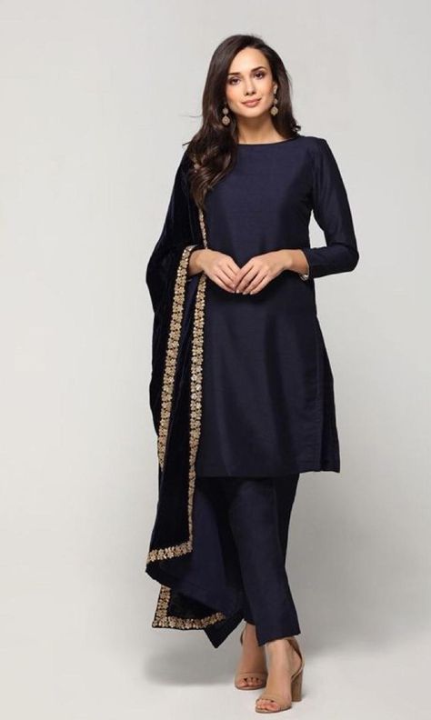 Miroslava Duma, Silk Fabric Dress, Punjabi Outfits, Salwar Dress, Dress Salwar Kameez, Long Kurti Designs, Pakistani Fashion Party Wear, Party Kleidung, Kurta Designs Women