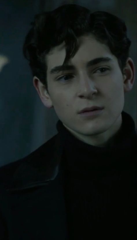 David Mazouz Aesthetic, Gotham Bruce Wayne, David Mazouz Batman, Bruce Wayne Gotham, Gotham Wayne Manor, Damian Wayne Fancast, David Mazouz Gotham, Bruce Wayne Dark Detective, Gotham City Aesthetic Batman