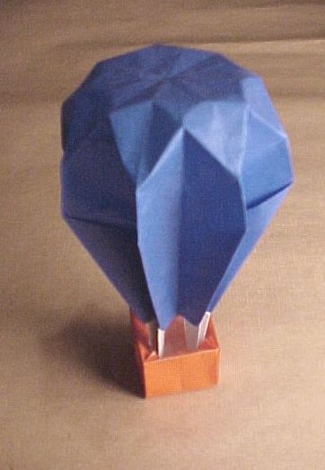 Awesome Origami Balloon - http://www.ikuzoorigami.com/awesome-origami-balloon/ Origami Hard, Origami Balloon, Paper Folding Techniques, Origami Yoda, Beautiful Origami, Flying Balloon, Dollar Origami, Kids Origami, Origami Dragon