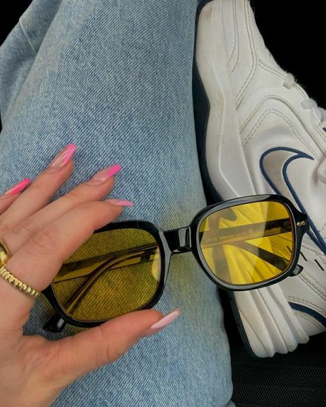 Sunglasses With Yellow Lenses, Yellow Shades Sunglasses, Yellow Glasses Aesthetic, Yellow Sunglasses Aesthetic, Sunglass Photoshoot, Yellow Glasses, Yellow Sunglasses, Fashion Eye Glasses, Artist Aesthetic