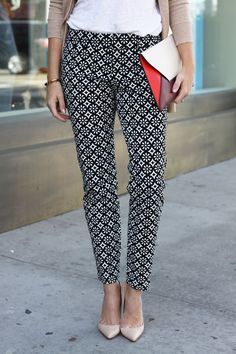 love these perfectly printed pants from Old Navy on the blog today!  Click picture to head there! #oldnavystyle How To Have Style, Patterned Pants, Pixie Pants, Navy Fashion, Work Wardrobe, Pants Pattern, Looks Style, Work Attire, Printed Pants