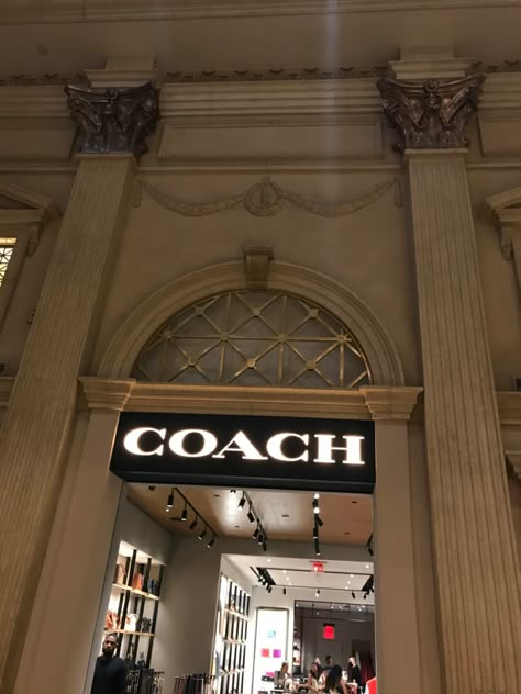 #coach #lasvegas #moda #store #fashion #fashionblogger #fashionista #concept #tiendas Coach Fashion Show, Designer Stores Aesthetic, Coach Store Aesthetic, Coach Wallpaper, Coach Store, Coach Fashion, Iphone Wallpaper Themes, Dream Nails, Work Life