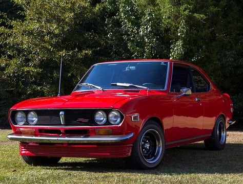 Awesome Car Pic: 1974 Mazda RX-2 Coupe Mazda Capella, Car Pic, Rotary Engine, Ford Trucks F150, Fantasy Cars, Mazda Cars, Japanese Motorcycle, Car Mechanic, Jdm Cars