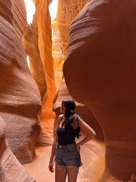 aesthetic grand canyon arizona sunmer trip hike outfit roadtrip Great Canyon Aesthetic, Grand Canyon Maternity Photos, Arizona Ig Pictures, Sedona Trip Outfits, America Trip Aesthetic, Arizona Aesthetic Pictures, Phoenix Arizona Picture Ideas, Grand Canyon Photos, Arizona College Aesthetic