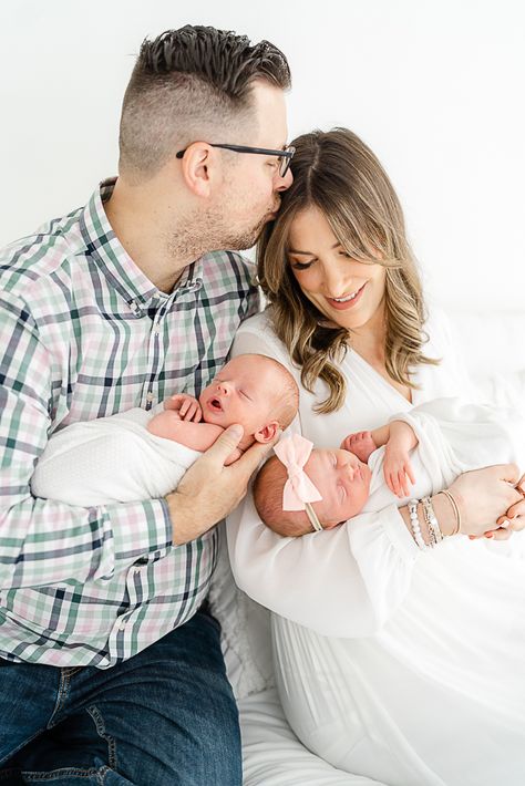 Atlanta Newborn Twin Session | A Glimpse - www.lindseypowellphotography.com Newborn Twin Girl Photoshooting Ideas, Twin Girl Newborn Shoot, Lifestyle Newborn Photography Twins, Twin Newborn Photoshoot, Twin Babies Pictures, Twin Newborn Photography, Twins Photoshoot, Newborn Twin Photos, Newborn Photographer Studio