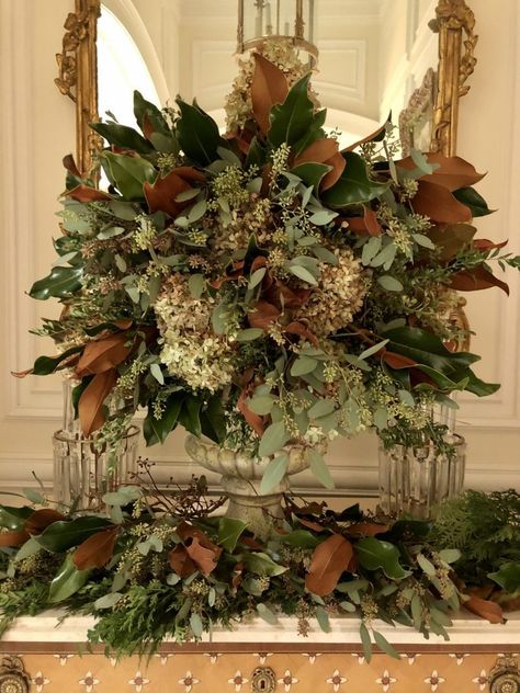 A Magical Christmas Affair: Celebrating with The Enchanted Home - The Glam Pad Natal, Green And Gold Christmas Decor, Magnolia Christmas Decor, Diy Magnolia Wreath, Gold Christmas Decor, Southern Christmas, The Enchanted Home, Gold Christmas Decorations, Country Christmas Decorations