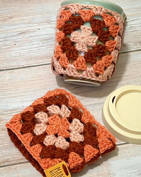 Cup Cosy, Cup Cozy Crochet Pattern, Crochet Craft Fair, Granny Square Pattern Free, Cup Cozy Pattern, Crochet Mug Cozy, Crochet Coffee Cozy, Fast Crochet, Crochet Cup Cozy