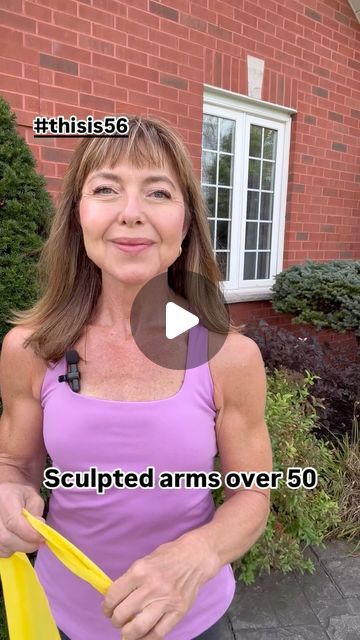 Certified Nutritionist and Fitness Coach on Instagram: "Sculpted arms over 50? Add bands to your workouts.   Comment SCULPT and I’ll send my free band workout for upper body, lower body and core.   You can also get it from my linkinbio.  Hit your shoulders, biceps and arms frequently.   It’s a common misconception that lifting weights will make you big and bulky.   For the majority of us, it’s simply not true...   especially if you are in perimenopause or past that.   Try these tricep exercises using a band. I’m using a band with light tension.  Here’s my 3 exercise arm workout:  Do 3 sets and 15 reps each.   Remember to do each rep slow   🔥tricep overhead extension 🔥bicep curl with straight arm kickback 🔥 1 arm tricep kickback  Comment SCULPT for my free band workout or get instant acc Complete Upper Body Workout, Fitness Bands Exercises, Arm Exercises Women, Arm Workout With Resistance Bands, Exercises With Bands, Exercise Band Workout, Easy Arm Workout, Exercise Arm, Tricep Exercises