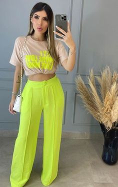 Lime Green Outfits, Lime Green Pants, Green Outfits For Women, Optical Illusion Dress, Chris Brown Outfits, Green Flag, Outfit Streetwear, Illusion Dress, Green Outfit