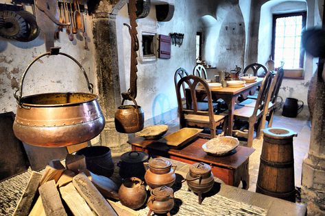 Mittelalter Kochen Kitchen Concept Art, Palace Kitchen, Medieval Interior, Medieval Palace, Medieval Kitchen, Kitchen Concept, Medieval Decor, Medieval Houses, Medieval Life