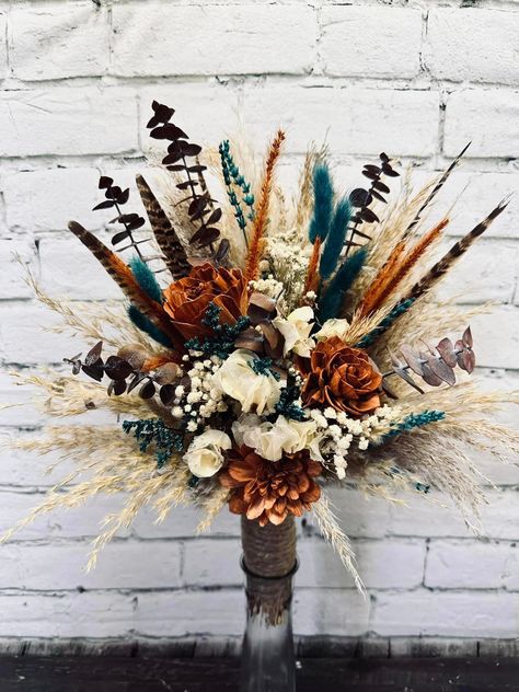 Western Bouquet, Flowers With Pampas, Dark Teal Weddings, Country Wedding Pictures, Country Western Wedding, Rusting Wedding, Antler Wedding, Western Themed Wedding, Burnt Orange Weddings