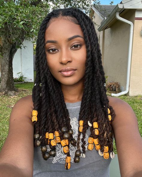 A l y s s a 🤎 on Twitter: "Loc thread? 💗 I’ll start 😁… " Long Loc Styles, Dreads Styles For Women, Long Dreads, Short Locs Hairstyles, Dreadlock Styles, Dreads Styles, Dread Hairstyles, Dreadlock Hairstyles, Locs Hairstyles