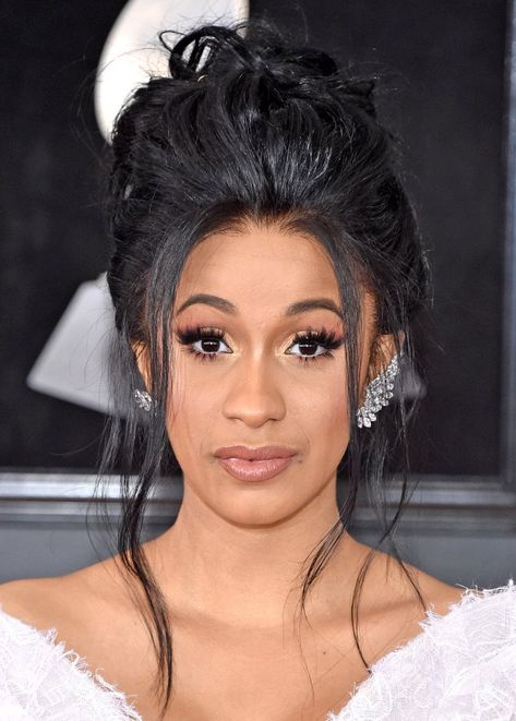 Cardi B Hairstyles, Short Cropped Hair, Cardi B Pics, Magical Hair, Cardi B Photos, Female Movie Stars, Long Hair Trends, Crop Hair, Bouffant Hair