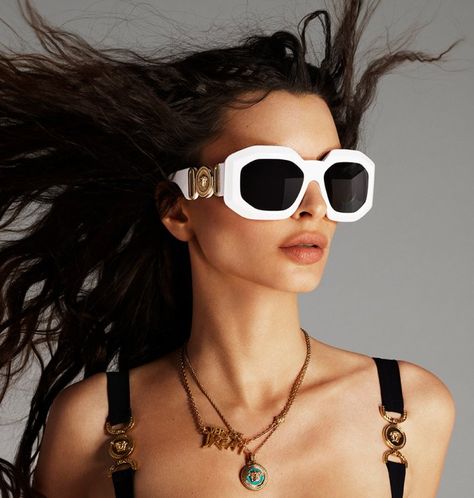 Sunglasses Campaign, Versace Medusa Sunglasses, Versace Eyewear, White Sunglasses, Versace Accessories, Versace Sunglasses, Sunglass Lenses, Oversized Sunglasses, Unisex Sunglasses