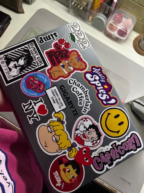 Macbook Case Stickers, Laptop Decoration, Cartoon Graffiti, Stickers Cool, Laptop Case Stickers, Fashion For Girls, Graffiti Stickers, Cute Laptop Stickers, Stickers For Kids