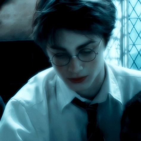 Harry Potter draincore icon Harry Potter Colors, Harry Potter School, Daniel Radcliffe Harry Potter, Harry Potter Icons, Harry Potter Images, Harry James, Harry James Potter, Yumeko Jabami, Harry Potter Fanfiction