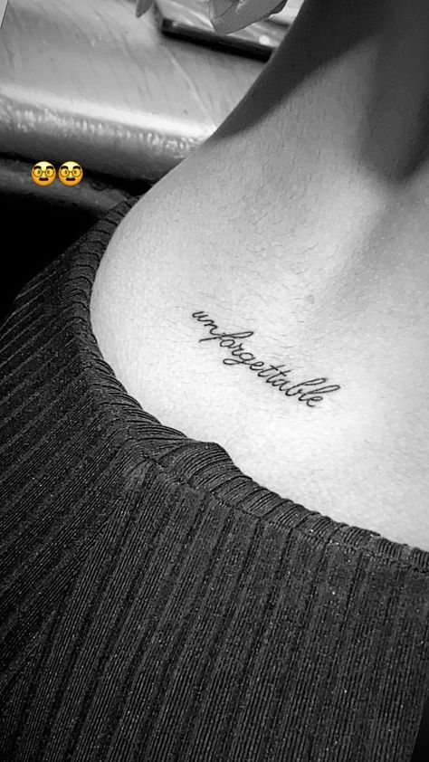 Unforgettable Back Tattoo, Tatouage Unforgettable, 1 Word Tattoos, Unforgettable Tattoo, Small Words Tattoo, Word Tattoo Ideas, Waist Tattoos, Cursive Tattoos, Word Tattoo