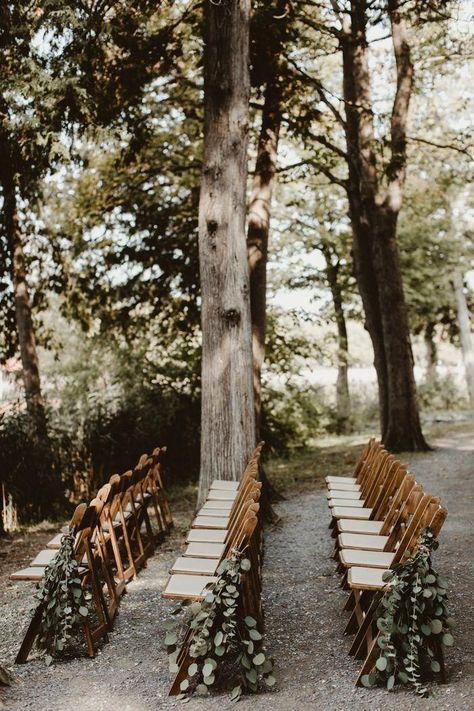 Draped greenery is a simple wedding aisle maker that also makes a statement | Image by Hazel Eyes #diywedding Garden Sheds, Wedding Aisles, Wedding Aisle Outdoor, Garden Uk, Aisle Markers, Bottle Garden, Outdoor Wedding Decorations, Garden Bar, Ideas Garden