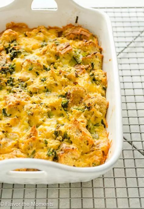 Broccoli Strata, Easy Make Ahead Breakfast Casserole, Mozzarella Breakfast, Strata Recipes Breakfast, Spinach And Mozzarella, Easy Make Ahead Breakfast, Vegetarian Breakfast Casserole, Cheese Strata, Strata Recipes