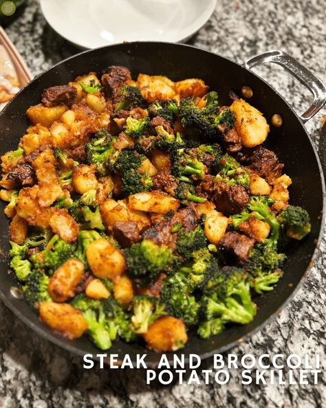 Garlic Parmesan Cream Sauce, Potatoes And Broccoli, Broccoli Potato, Steak And Broccoli, Potato Skillet, Broccoli And Potatoes, Parmesan Broccoli, Garlic Steak, Steak Potatoes