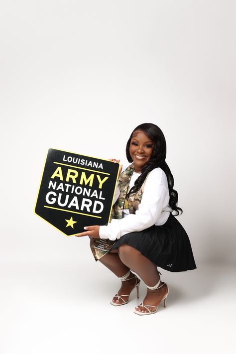 army grad pics Army Senior Pictures High Schools, Black Senior Pictures High Schools, Us Army Basic Training, Army Photoshoot, Gym Drawing, College Photoshoot, Black Hair Protective Styles, Army Basic Training, Senior Year Fun