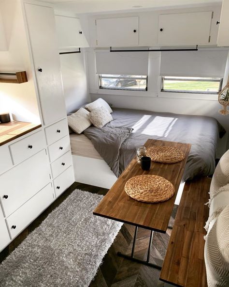 Travel Trailer Remodel Ideas - the greys and browns of this caravan interior decor make it feel modern, yet cozy Caravan Bunk Beds, Caravan Bunks, Caravan Renovation Diy, Caravan Interior Makeover, Viscount Caravan, Vintage Caravan Interiors, Caravan Storage, Diy Caravan, Caravan Vintage