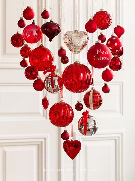 Valentine's Day Decorations :: suspended red ornaments in the shape of a heart... Valentines Bricolage, Interior Vintage, Noel Christmas, Valentine Day Crafts, Valentines Day Decorations, Scandinavian Christmas, Christmas Fashion, Valentine Crafts, Valentin Nap