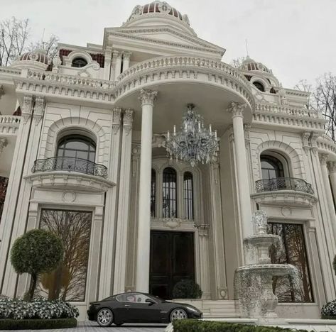 Fancy Home Exterior, Elegant Castle Exterior, Rich Homes Exterior, Mederteranian House Exterior, Castle Like Homes Exterior, Old Money Mansion Entrance, Big White Mansion, Neoclassical Mansion Exterior, Mansion Astethic