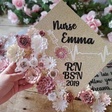 Bsn Graduation Cap, Nurse Graduation Cap Designs, Graduation Cap Decoration Nursing, Disney Graduation Cap, Flower Graduation Cap, Glitter Graduation Cap, Flower Graduation, Creative Graduation Caps, Nurse Graduation Cap