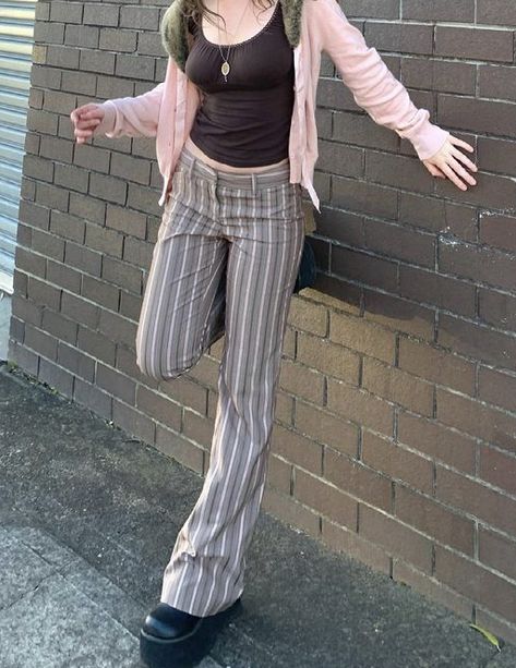 Pinstripe Jeans Outfit, Slim Trousers Outfit, Pin Stripe Pants Outfit, Pinstripe Trousers Outfit, Pinstripe Pants Outfit, Teacher Core, Jeans Cargos, Stripe Pants Outfit, Dress Pants Outfits