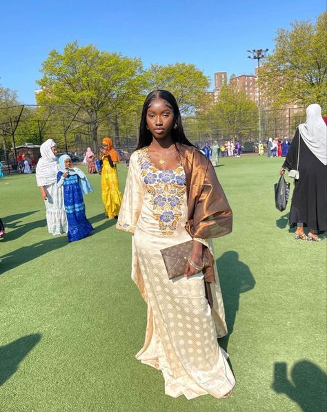 Eid Outfits African, Senegalese Clothing, Nigerian Traditional Dresses, Nigerian Dress Styles, Nigerian Outfits, Nigerian Dress, Traditional African Clothing, Eid Outfits, African Inspired Clothing