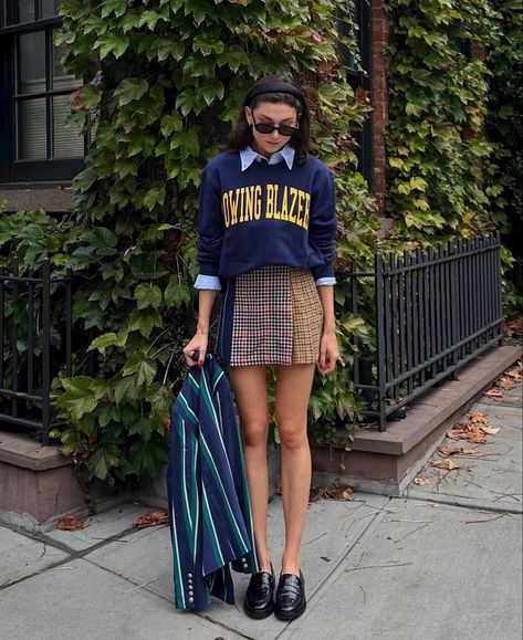 Kate Bartlett, Preppy Chic Outfits, Deadpool And Wolverine, Cold Fashion, Style Parisienne, Miniskirt Outfits, Estilo Preppy, Americana Fashion, Looks Black